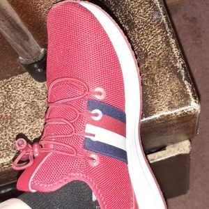 Size 6 in womens Tommy Hilfiger athletic shoes